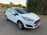 Gebraucht Ford Fiesta 80 PS (58 kW) 2013 Weiß Kleinwagen
