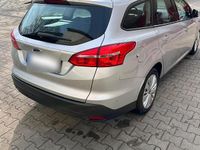 Gebraucht Ford Focus Titanium 120 PS (88 kW) 2017 Grau Kombi