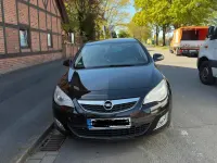 Usado Opel Astra 140 HP (102 kW) 2011 Preto Sedan