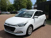 Gebraucht Hyundai i20 Classic 75 PS (55 kW) 2016 Weiß Kleinwagen