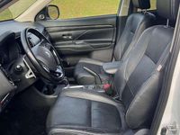 Gebraucht Mitsubishi Outlander Top 150 PS (110 kW) 2016 Perlmuttweiß (metallic) SUV