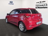 Gebraucht Hyundai i20 Passion 101 PS (74 kW) 2017 Red passion / mic Kleinwagen