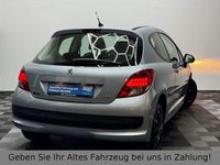 Gebraucht Peugeot 207 73 PS (53 kW) 2010 Silber Kleinwagen