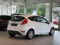 Gebraucht Ford Fiesta 60 PS (44 kW) 2012 Weiß Kleinwagen