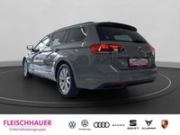 Gebraucht VW Passat Conceptline 150 PS (110 kW) 2023 Mondsteingrau Kombi