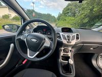 Gebraucht Ford Fiesta Style 60 PS (44 kW) 2012 Weiß Kleinwagen