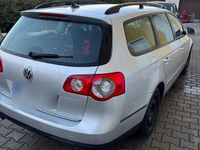 Gebraucht VW Passat 110 PS (80 kW) 2011 Silber Kombi