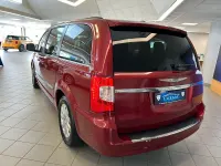 Gebraucht Chrysler Voyager 287 PS (211 kW) 2015 Rot Van / Kleinbus