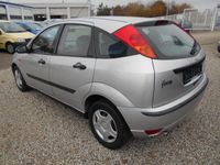 Gebraucht Ford Focus Basis 101 PS (74 kW) 2002 Silber metallic Limousine