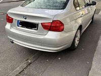 Gebraucht BMW 318 143 PS (105 kW) 2008 Silber Limousine
