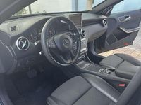 Gebraucht Mercedes A180 109 PS (80 kW) 2015 Schwarz Limousine