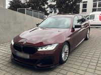 Gebraucht BMW 530e 292 PS (214 kW) 2022 Rot Limousine
