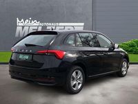 Neu Skoda Scala Essence 116 PS (85 kW) 2025 Schwarzmagic perleffekt Kleinwagen