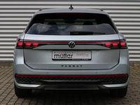 Gebraucht VW Passat R-line 150 PS (110 kW) 2024 Oyster silver metallic Kombi