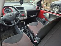 Gebraucht Toyota Aygo 68 PS (50 kW) 2005 Rot Kleinwagen