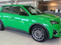 Neu Renault 5 E-Tech Evolution 89 kW (122 PS) 2026 Pop green Limousine
