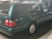 Gebraucht Mercedes E200 Elegance 136 PS (100 kW) 1997 Grün Kombi