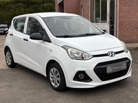 Gebraucht Hyundai i10 Basis 67 PS (49 kW) 2015 Weiß Kleinwagen