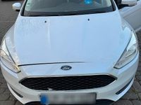 Gebraucht Ford Focus 125 PS (91 kW) 2015 Weiß Kleinwagen