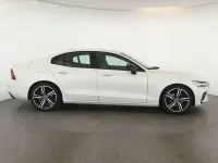 Gebraucht Volvo S60 R-Design 197 PS (144 kW) 2022 Crystal white pearl Limousine