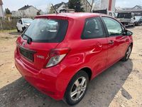 Gebraucht Toyota Yaris Cool 69 PS (50 kW) 2012 Rot Kleinwagen