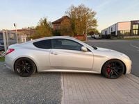 Second-hand Hyundai Genesis 213 CP (156 kW) 2011 Argintiu Coupe