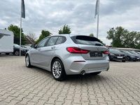 Gebraucht BMW 118 Advantage 150 PS (110 kW) 2021 Glaciersilber (metallic) Kleinwagen