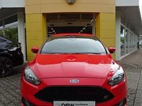 Gebraucht Ford Focus ST 250 PS (183 kW) 2018 Racerot (metallic) Limousine