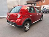 Gebraucht Dacia Sandero 84 PS (61 kW) 2012 Rot Limousine