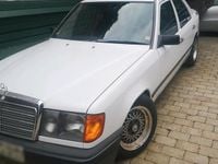 Gebraucht Mercedes E230 132 PS (97 kW) 1986 Andere farben Limousine