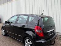 Używany Mercedes A180 109 KM (80 kW) 2010 Czarny Hatchback