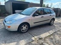 Gebraucht Ford Focus 75 PS (55 kW) 2000 Silber Limousine