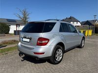 Gebraucht Mercedes ML350 231 PS (169 kW) 2010 Silber SUV