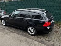 Gebraucht BMW 320 184 PS (135 kW) 2012 Schwarz Kombi