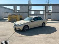 Gebraucht Mercedes E200 136 PS (100 kW) 2011 Gelb Limousine