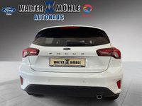 Gebraucht Ford Focus 101 PS (74 kW) 2022 Frostweiß Limousine