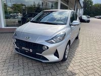 Gebraucht Hyundai i10 Select 67 PS (49 kW) 2021 Sleek silver Kleinwagen