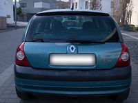 Second-hand Renault Clio II 75 CP (55 kW) 2003 Albastru Hatchback