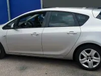 Używany Opel Astra 140 KM (102 kW) 2012 Srebrny Sedan/Limuzyna