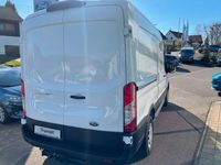 Gebraucht Ford Transit Trend 131 PS (96 kW) 2024 Weiß Van / Kleinbus