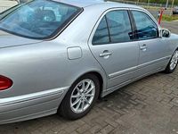 Gebraucht Mercedes E320 Avantgarde 197 PS (144 kW) 2002 Silber Limousine