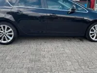 Gebraucht Opel Astra Edition 140 PS (102 kW) 2011 Schwarz Limousine