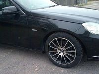 Gebraucht Mercedes E220 Avantgarde 170 PS (125 kW) 2011 Schwarz Limousine