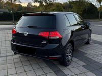 Gebraucht VW Golf VII Allstar 110 PS (80 kW) 2016 Deep black perleffekt Kleinwagen