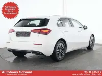 Gebraucht Mercedes A200 150 PS (110 kW) 2024 Unilack polarweiß Limousine