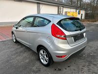 Gebraucht Ford Fiesta Titanium 97 PS (71 kW) 2011 Silber Kleinwagen