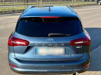 Gebraucht Ford Focus Titanium 125 PS (91 kW) 2023 Blau Kombi