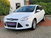 Gebraucht Ford Focus Trend 105 PS (77 kW) 2011 Weiß Limousine
