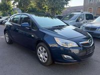Używany Opel Astra 101 KM (74 kW) 2011 Niebieski Sedan/Limuzyna