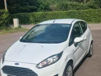 Gebraucht Ford Fiesta 80 PS (58 kW) 2013 Weiß Kleinwagen